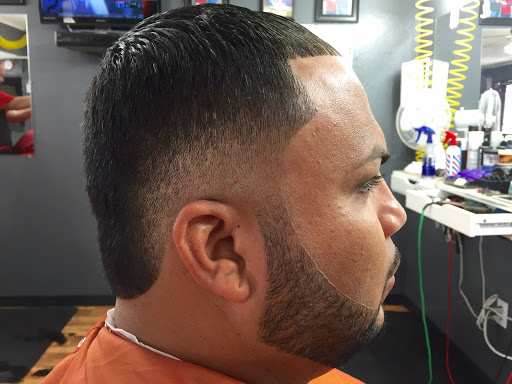 Hair Salon «Gold Cut Barber Shop», reviews and photos, 7031 W Hillsborough Ave, Tampa, FL 33634, USA