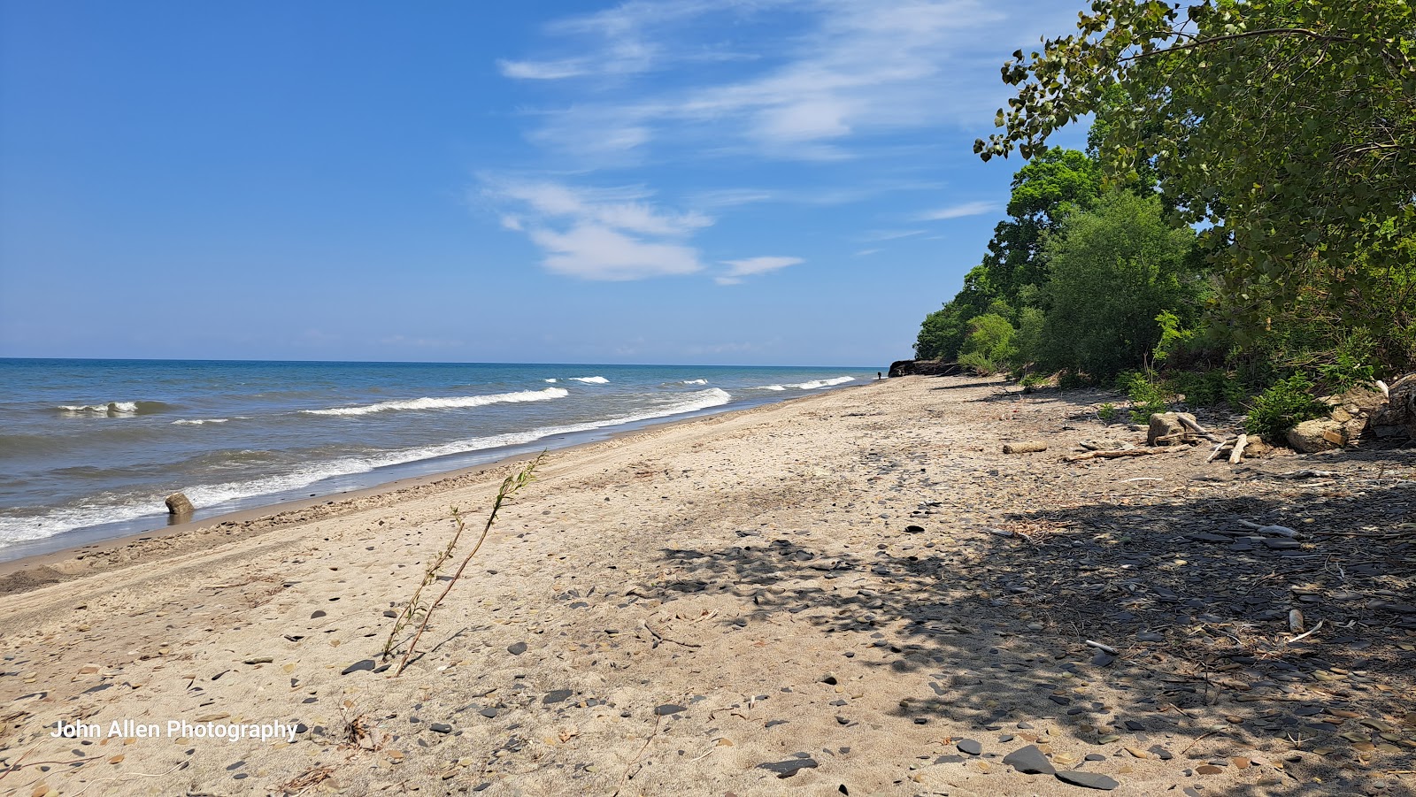 Foto von Point Gratiot Beach mit beiger sand & kies Oberfläche
