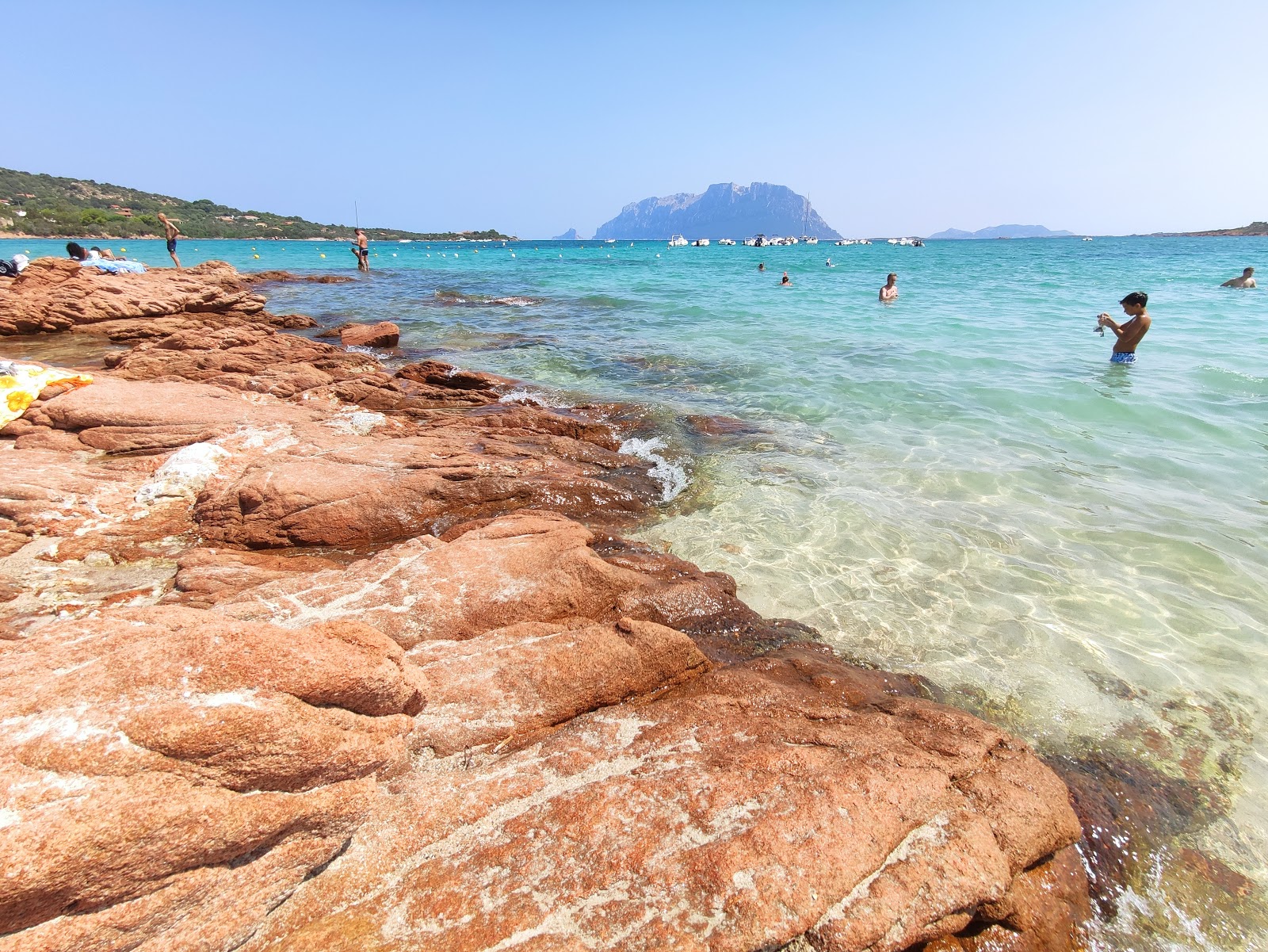 Fotografija Spiaggia Porto Istana II z turkizna čista voda površino