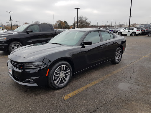 Car Dealer «Larry Roesch Chrysler Jeep Dodge RAM», reviews and photos, 200 W Grand Ave, Elmhurst, IL 60126, USA