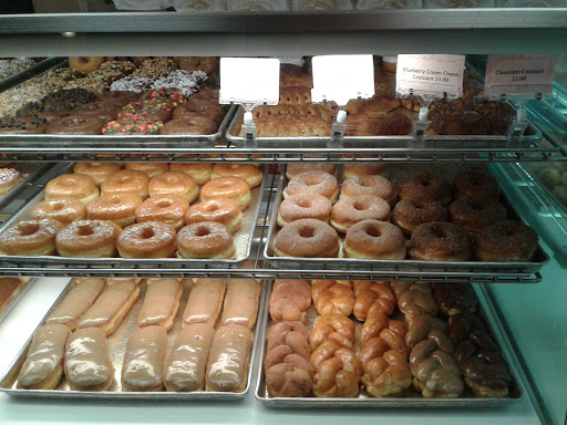 Donut Shop «Fluffy Donuts & Sandwich Shop», reviews and photos, 757 Russell Blvd # 2, Davis, CA 95616, USA