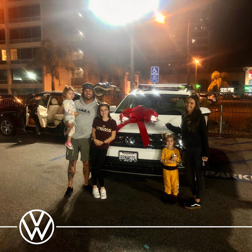 Volkswagen Dealer «Livingston Volkswagen», reviews and photos, 21141 Ventura Blvd, Woodland Hills, CA 91364, USA