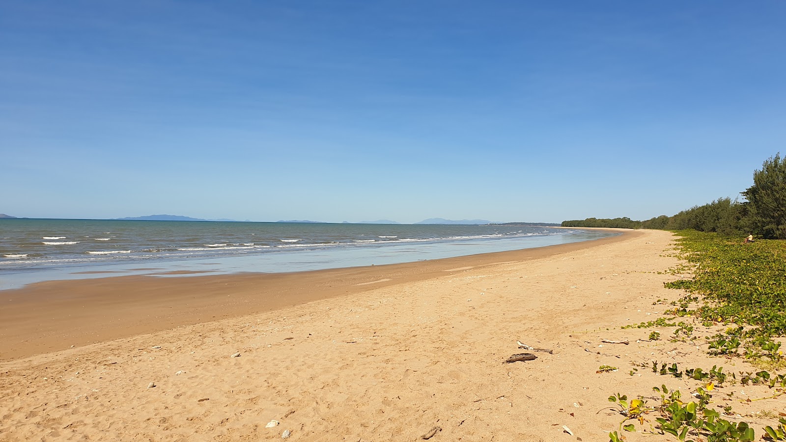 Fotografija Balgal Beach z svetel pesek površino