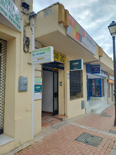 Clínica Dental Doctor Abraham - 3C, Calle Alcalde Antonio García, Local 11, 29631 Benalmádena Costa, Arroyo de la Miel, Málaga