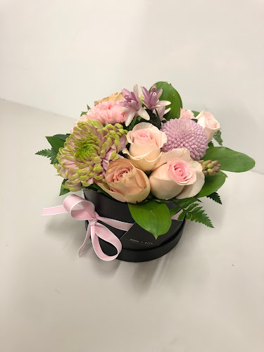 Moon & Back Floral Design Studio - Bespoke Florist - Florist