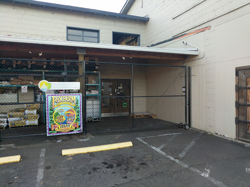 Farm & Garden Store, 1922 19th Ave, Forest Grove, OR 97116, USA, 