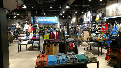 Clothing Store «Eddie Bauer», reviews and photos, 4047 Gramercy St, Columbus, OH 43219, USA
