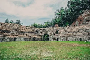 Anfiteatro romano image