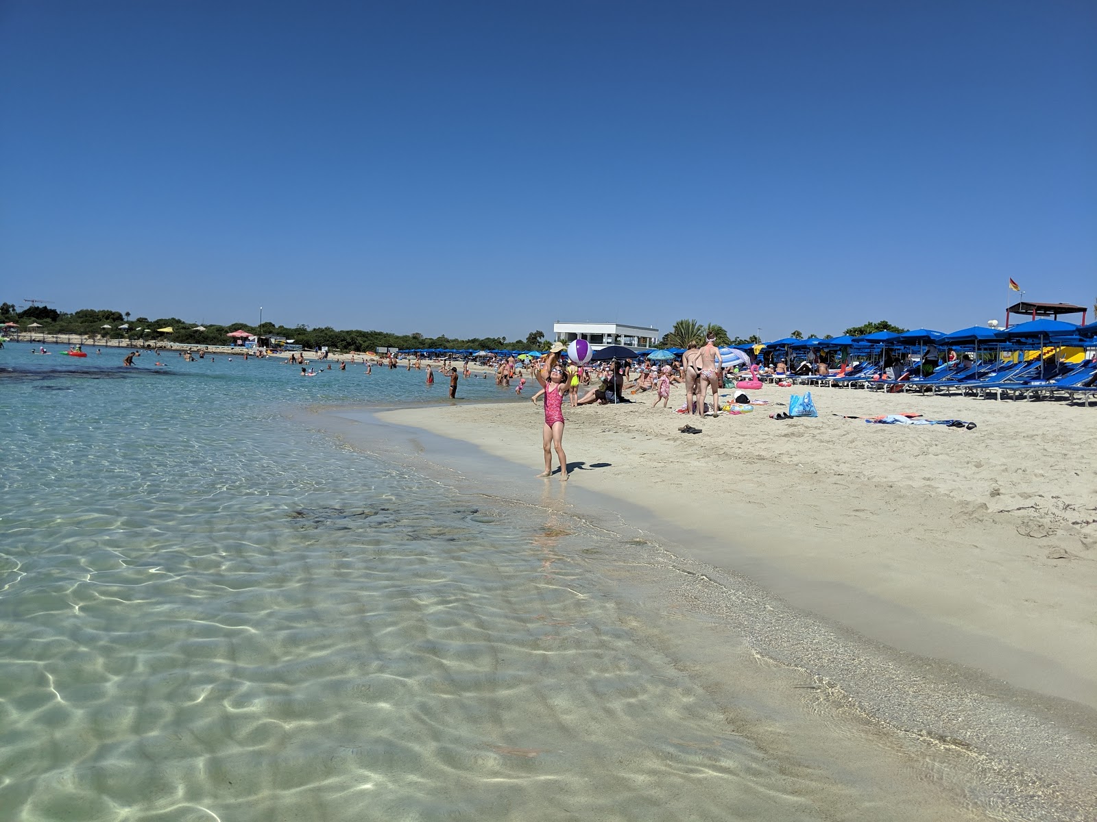 Photo of Landa beach amenities area