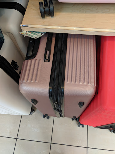 Department Store «Nordstrom Rack Chicago Avenue», reviews and photos, 101 E Chicago Ave, Chicago, IL 60611, USA