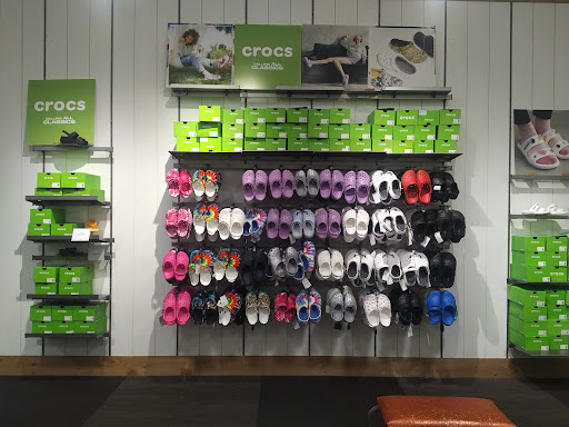 Shoe Store «DSW Designer Shoe Warehouse», reviews and photos, 696 Post Rd, Fairfield, CT 06824, USA