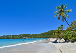 Foto di Magens Bay beach e l'insediamento