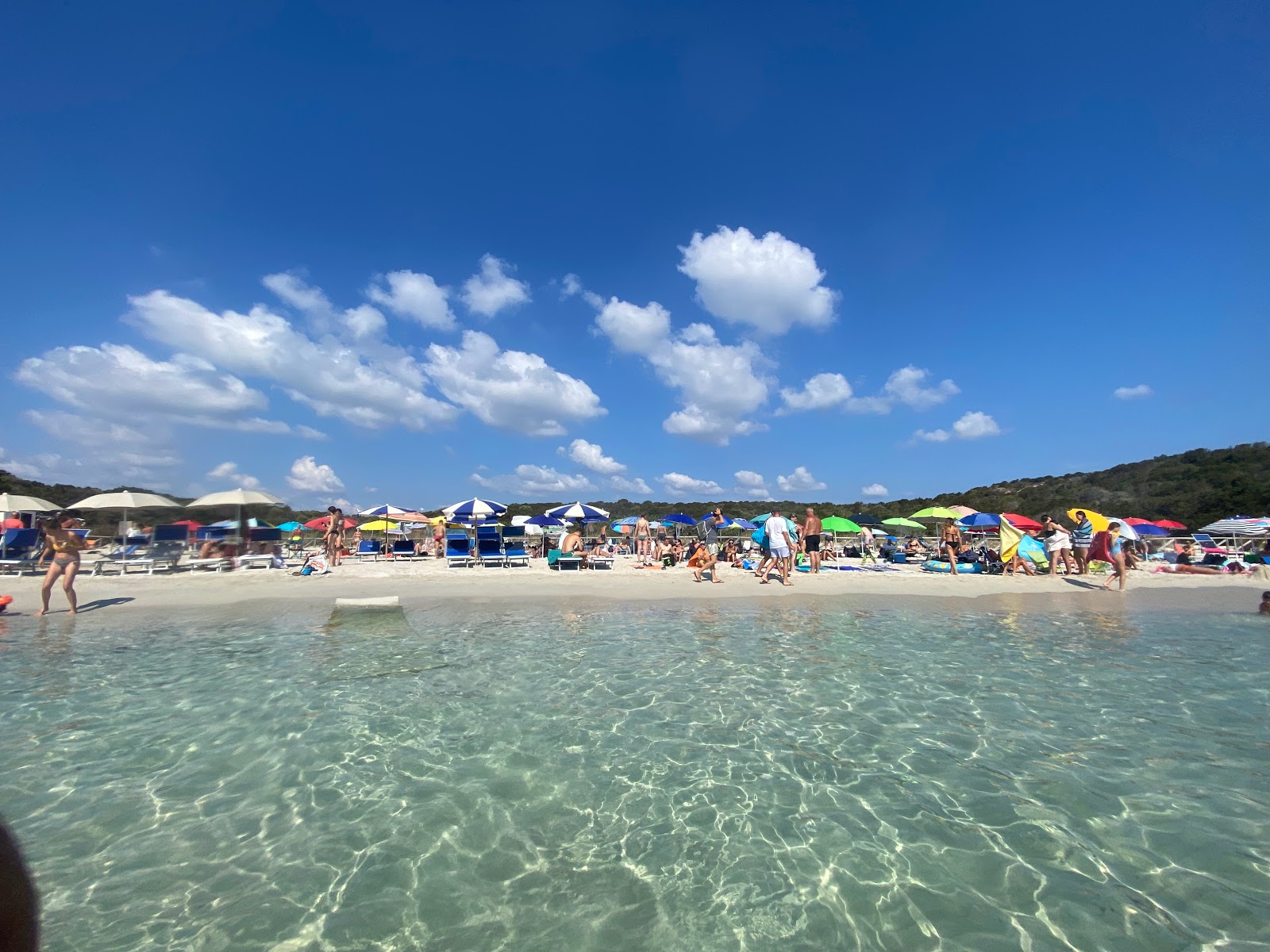 Foto von Wrack Strand mit teilweise sauber Sauberkeitsgrad