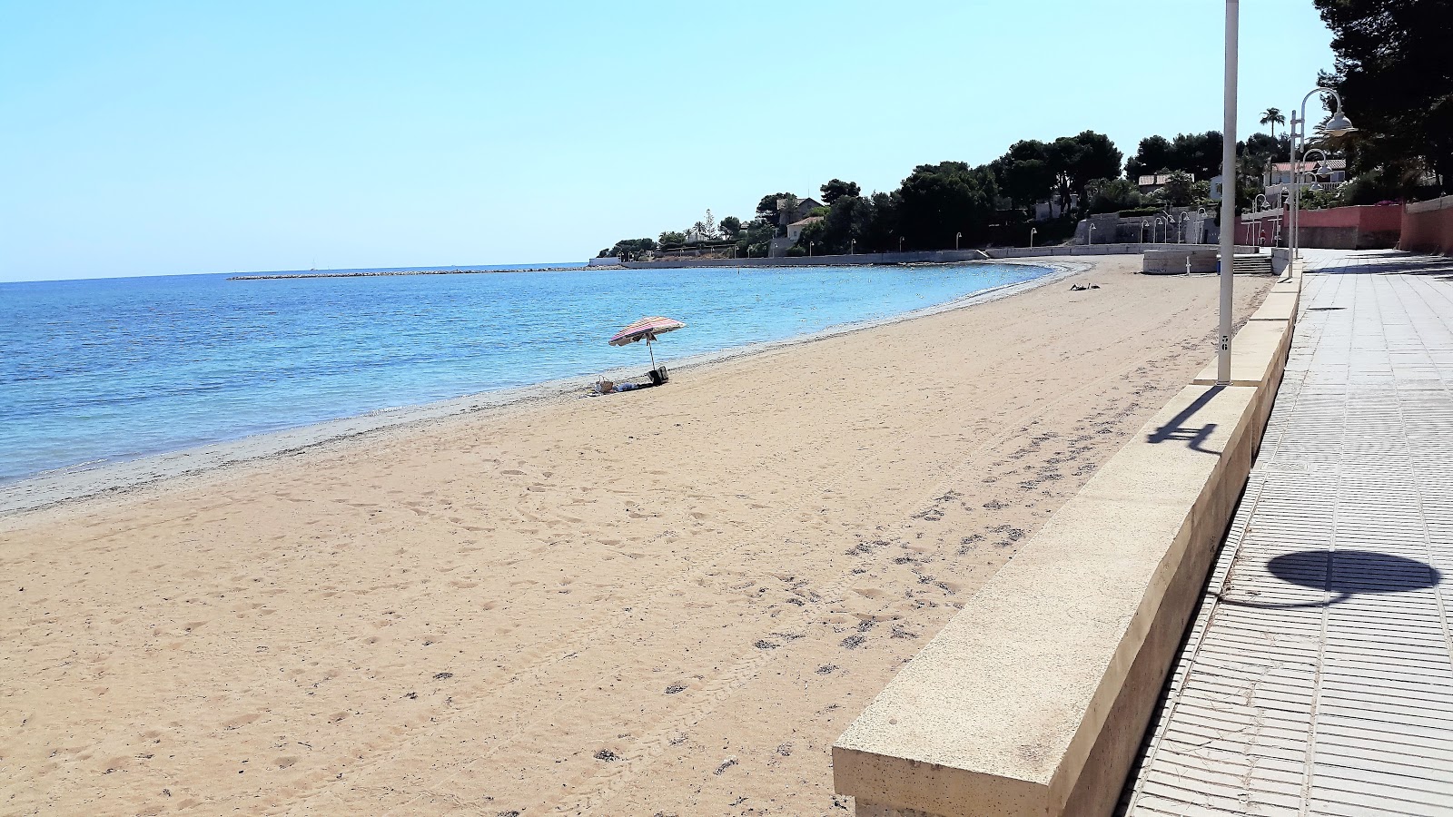 Foto di Marineta Casiana con una superficie del sabbia marrone