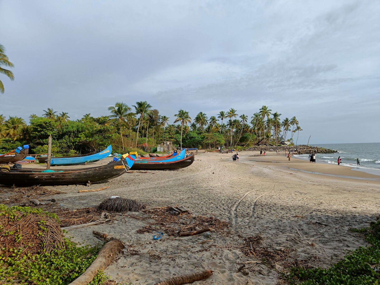Foto de Thattukadavu Beach con arena beige superficie