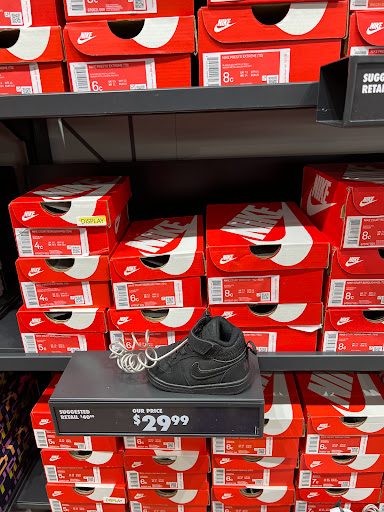 Sporting Goods Store «Nike Factory Store», reviews and photos, 8510 S Cottage Grove Ave, Chicago, IL 60619, USA