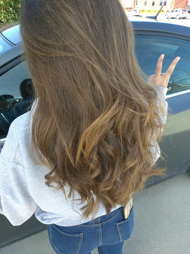 Hair Salon «Signature Design Salon Emporium - Hair & Beauty Salon Tullahoma», reviews and photos, 207 N Jackson St, Tullahoma, TN 37388, USA