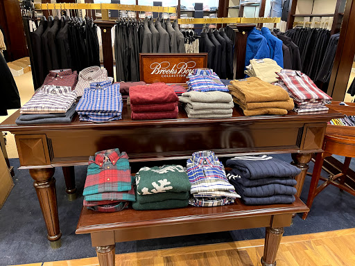 Clothing Store «Brooks Brothers», reviews and photos, 445 W Farms Mall, Farmington, CT 06032, USA