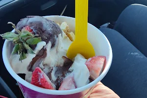 Menchie's Frozen Yogurt image