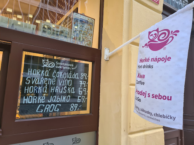 Smetanová cukrárna s kávou