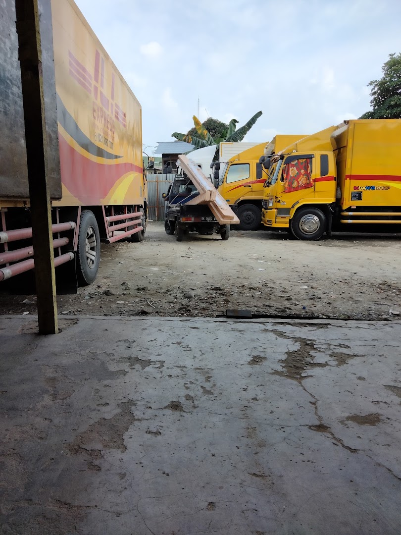 Gambar Indah Logistic Cargo Amplas