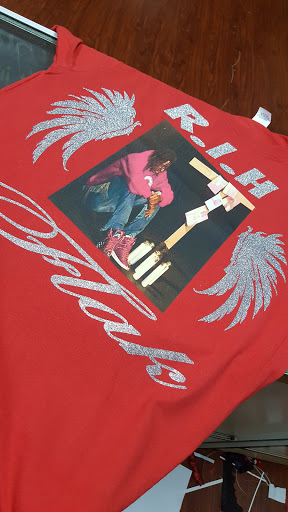 Airbrushing Service «Midwest Ink Airbrushing & Custom T-shirt Screen Print Shop», reviews and photos, 4733 S Ashland Ave, Chicago, IL 60609, USA