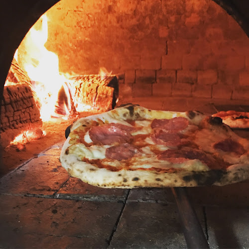 Pulcinella Pizzeria - Pizza