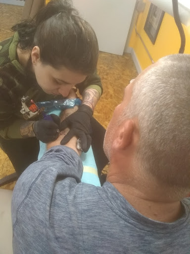 Tattoo Shop «12 Volt Tattoo Chico», reviews and photos, 194 E 8th St, Chico, CA 95928, USA