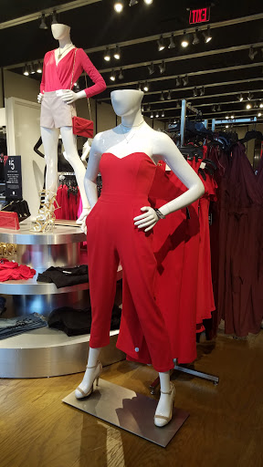 Clothing Store «Express», reviews and photos, 303 Memorial City Mall, Houston, TX 77024, USA