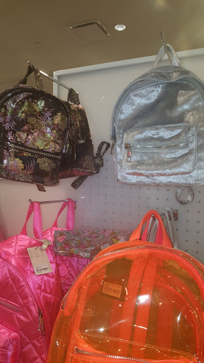 Clothing Store «F21 RED», reviews and photos, 121 Pavilion Pkwy A, Fayetteville, GA 30214, USA