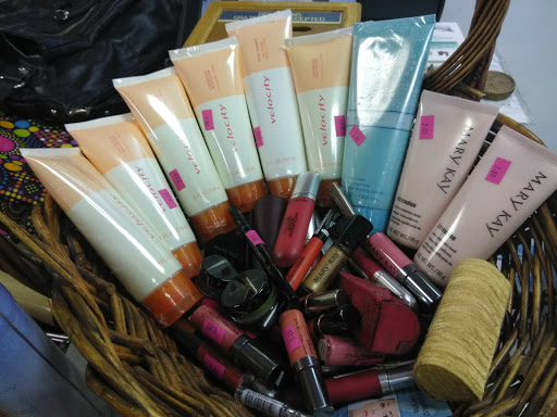 Thrift Store «Nifty Thrifty Shop LLC», reviews and photos, 4200 39th Ave, Kenosha, WI 53144, USA