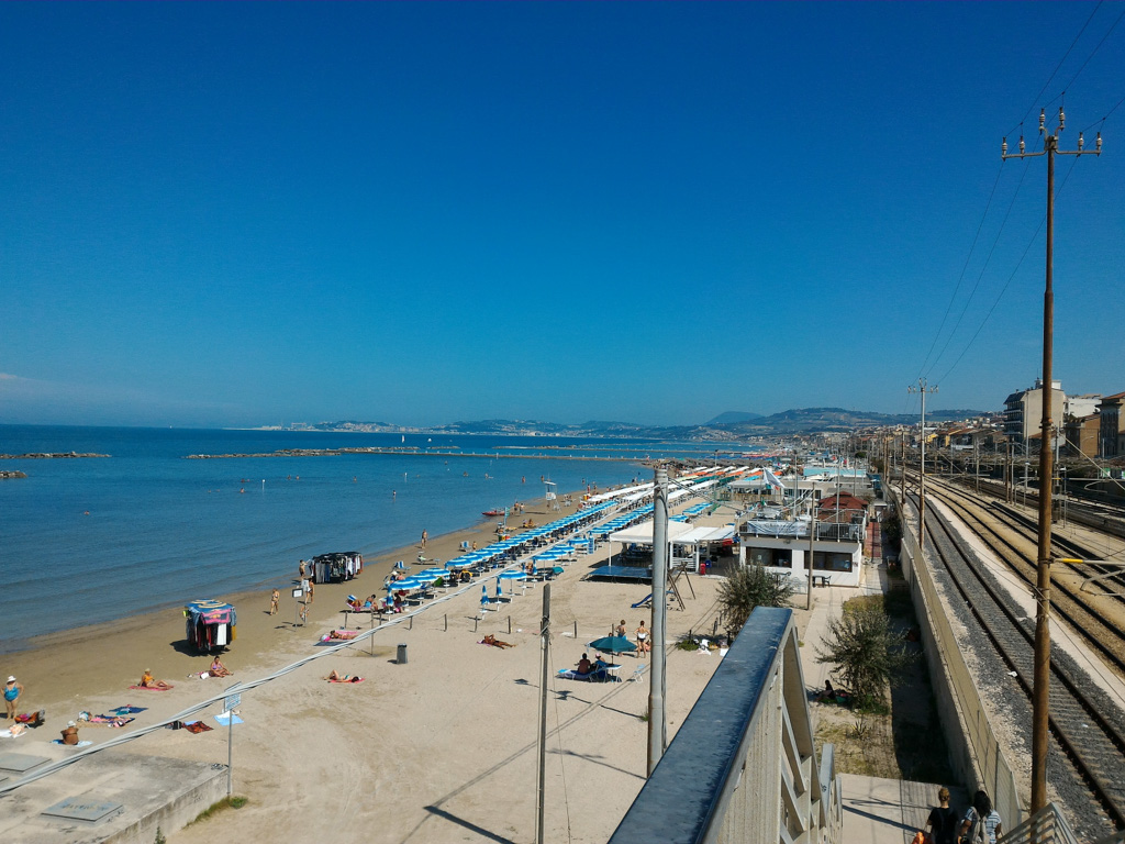 Fotografija Falconara beach z turkizna voda površino