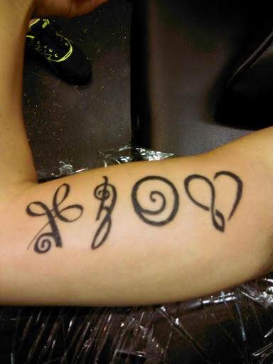 Tattoo Shop «hollywood ink», reviews and photos, 809 S Danny Thomas Blvd, Memphis, TN 38126, USA