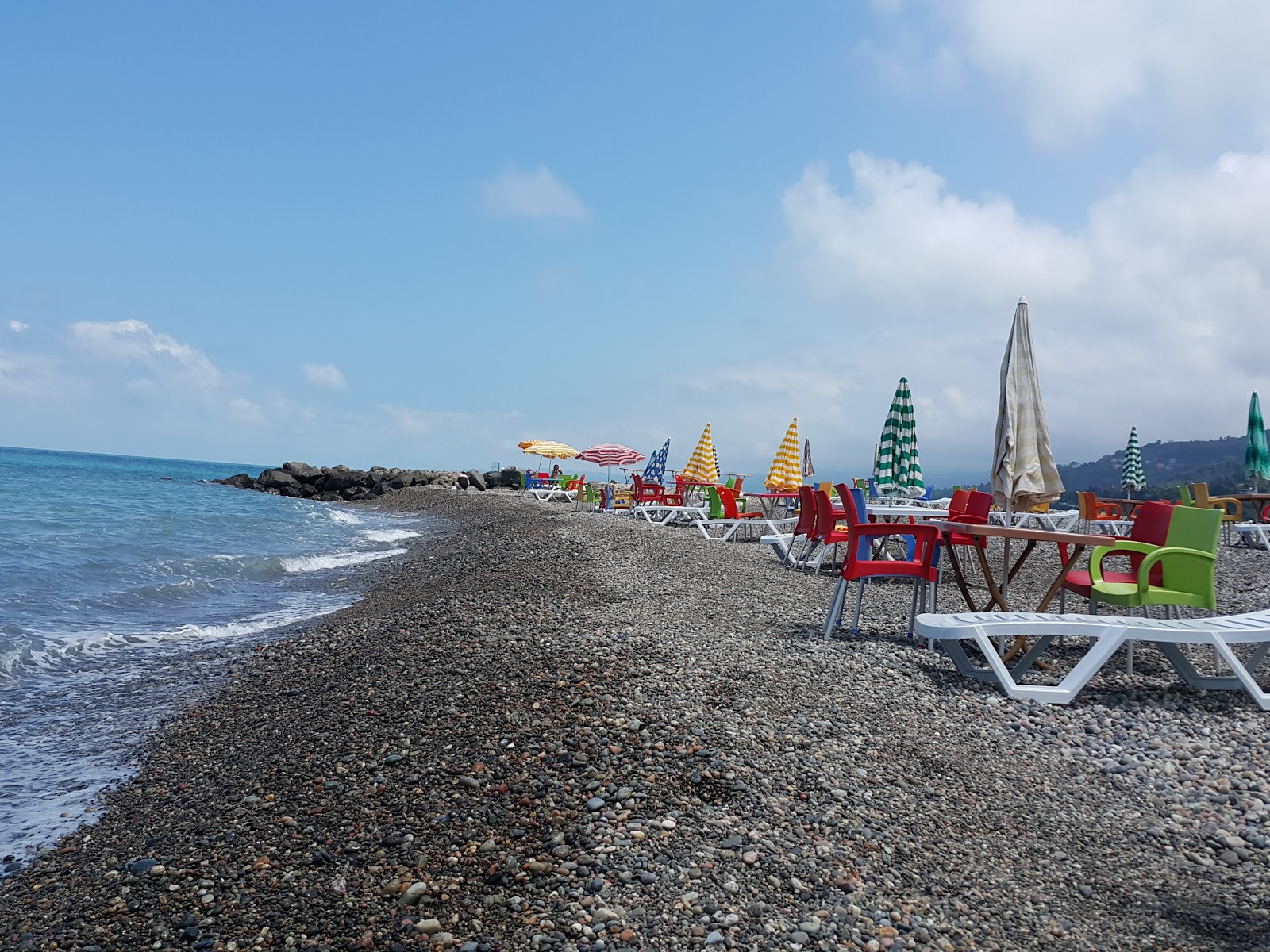 Foto av Denizkizi Plaji omgiven av klippor