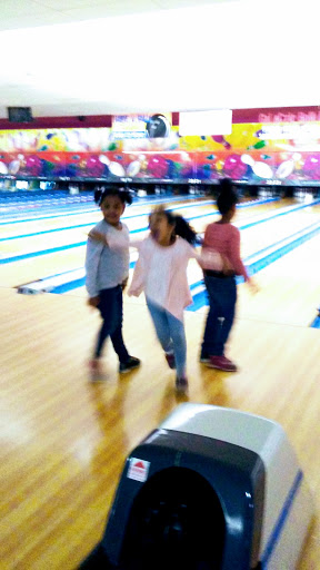 Bowling Alley «30 Strikes Bowling Center», reviews and photos, 501 S White Horse Pike, Stratford, NJ 08084, USA