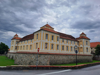 Park ob gradu v Slovenski Bistrici