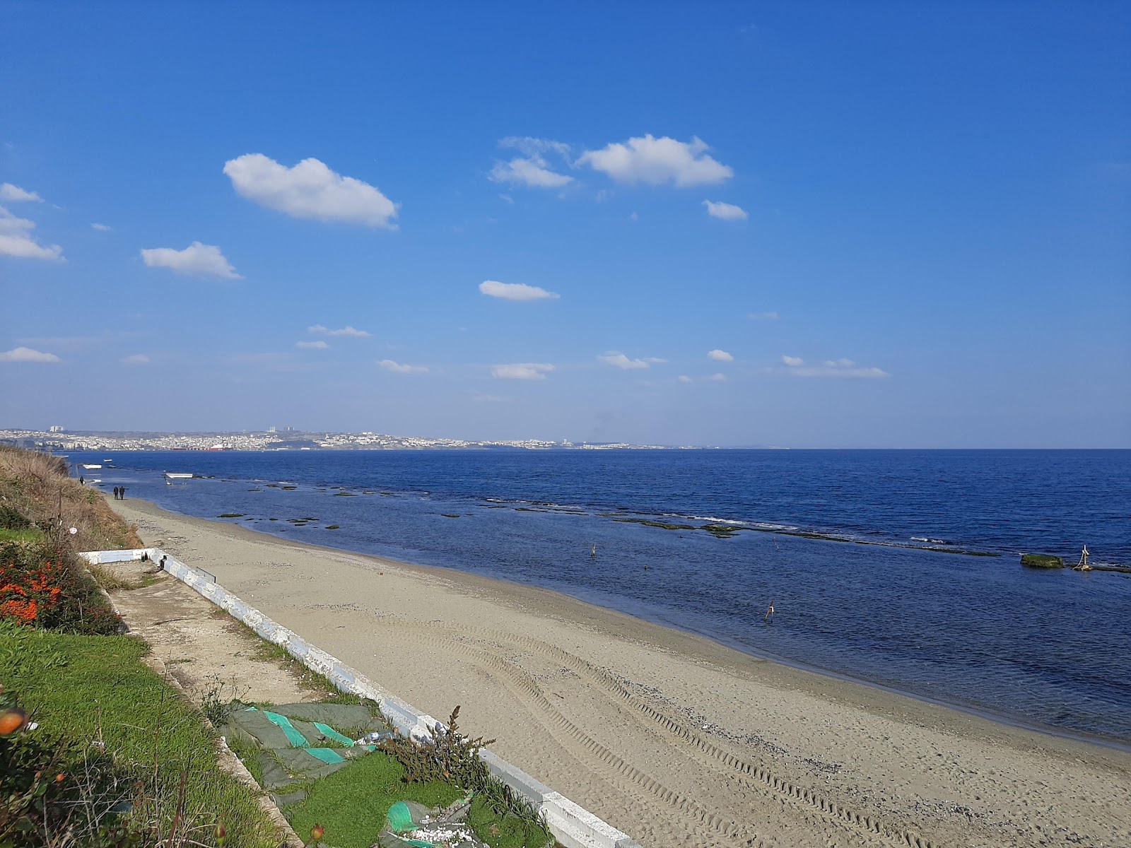 Zdjęcie Topagac beach z powierzchnią turkusowa czysta woda