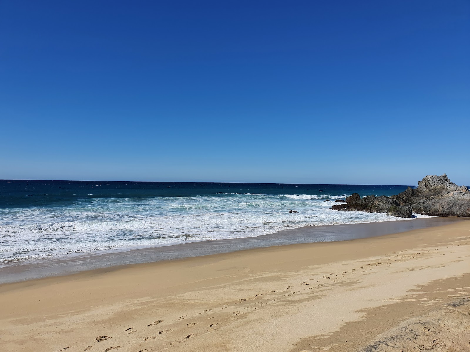 Secret Rocks beach的照片 带有碧绿色纯水表面
