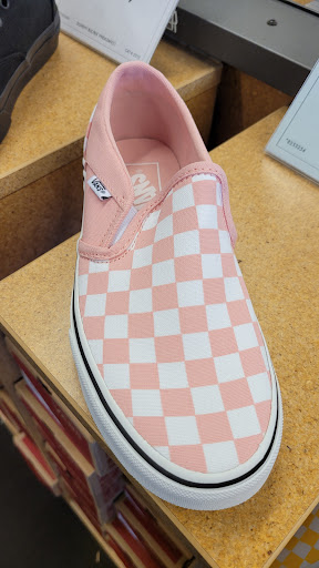 Shoe Store «DSW Designer Shoe Warehouse», reviews and photos, 23171 W Outer Dr, Allen Park, MI 48101, USA