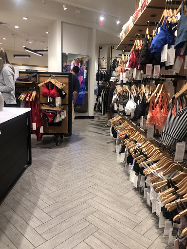 Sportswear Store «lululemon athletica», reviews and photos, 152 South Avenue, Bloomington, MN 55425, USA