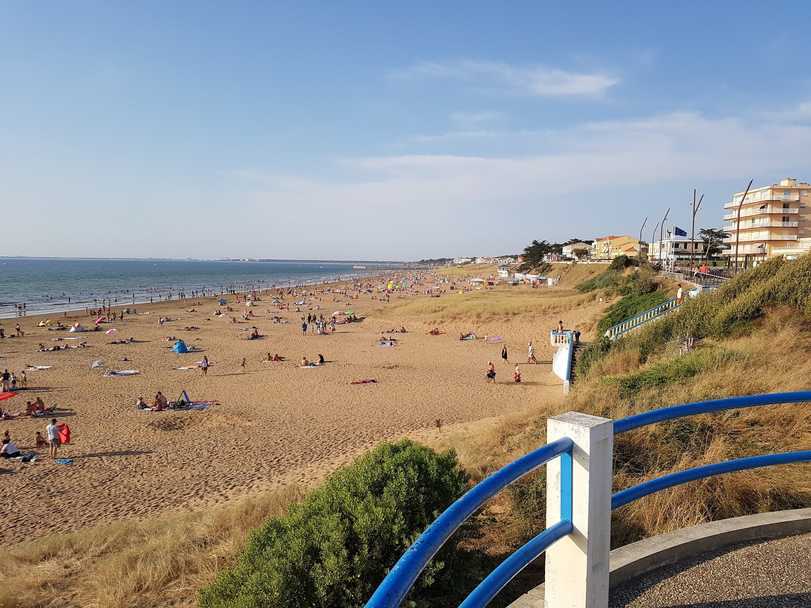 Fotografija Grande Plage De Tharon z dolga ravna obala