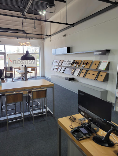 Cell Phone Store «Verizon Authorized Retailer - Wireless Zone», reviews and photos, 9290 Lee Rd, Brighton, MI 48116, USA