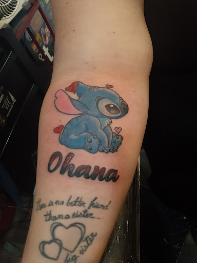 Tattoo Shop «Surreal Tattoo Studio - Kansas City Tattoo Shop», reviews and photos, 1222 W 39th St, Kansas City, MO 64111, USA