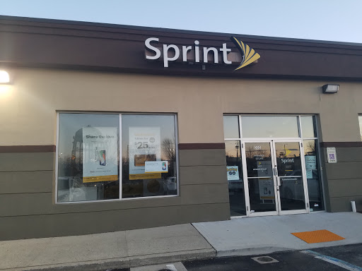 Cell Phone Store «Sprint Store», reviews and photos, 50 Willow St, Farmingdale, NY 11735, USA