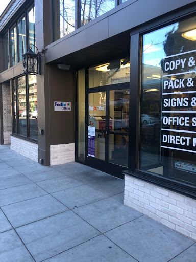 Print Shop «FedEx Office Print & Ship Center», reviews and photos, 1200 J St, Sacramento, CA 95814, USA