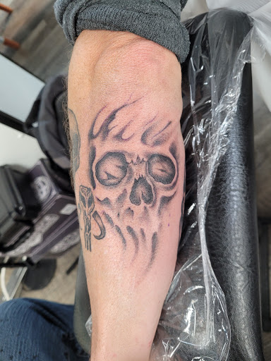 Tattoo Shop «Electro Magnetic Tattoo Studio», reviews and photos, 1005 Canal Dr, Chesapeake, VA 23323, USA