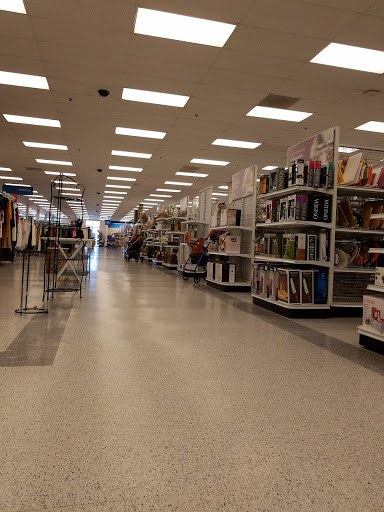 Clothing Store «Ross Dress for Less», reviews and photos, 3255 SW Cedar Hills Blvd, Beaverton, OR 97005, USA