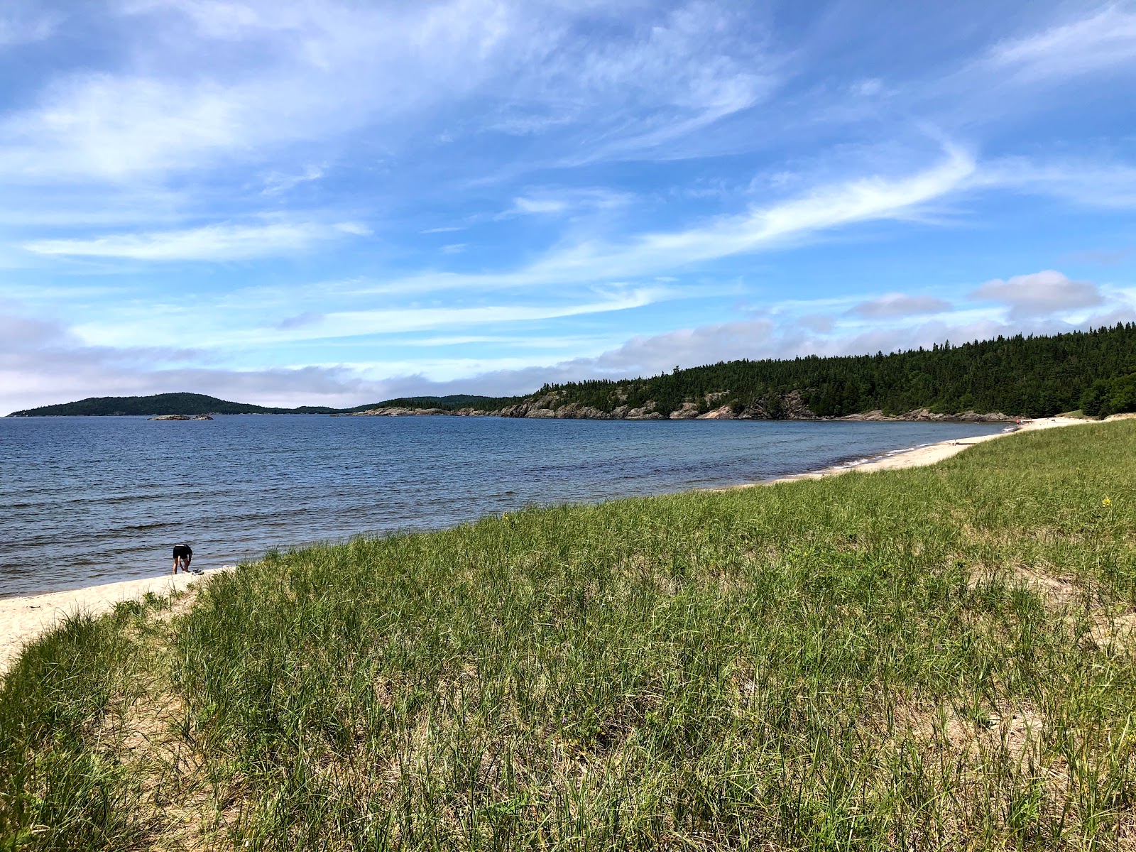 Foto av Sandy Beach med turkos rent vatten yta