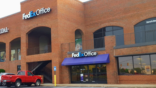 Print Shop «FedEx Office Print & Ship Center», reviews and photos, 440 Ernest W Barrett Pkwy NW #68, Kennesaw, GA 30144, USA