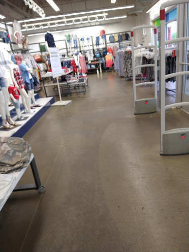 Clothing Store «Old Navy», reviews and photos, 1852 Hilliard Rome Rd, Hilliard, OH 43026, USA